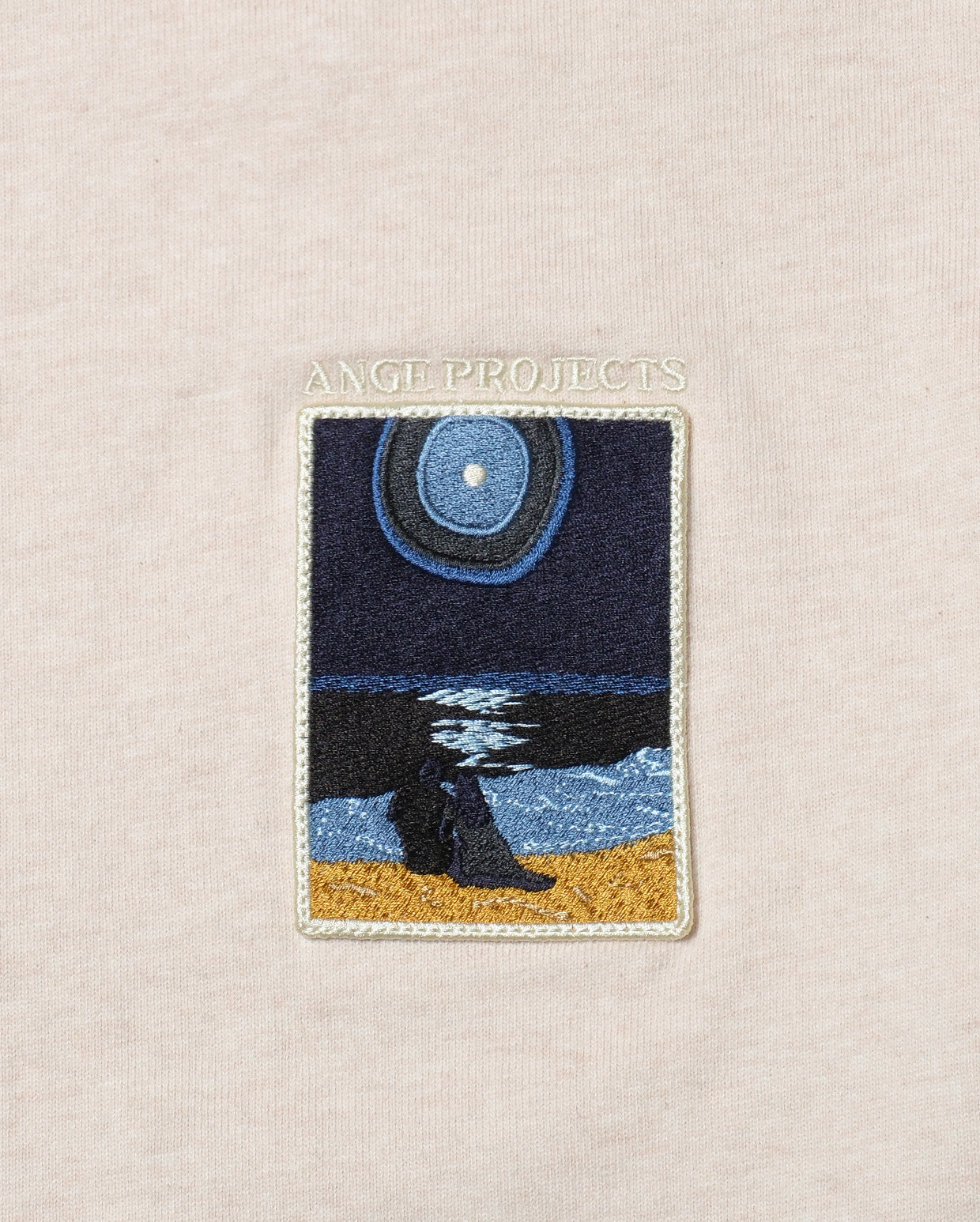 Night beach patch t-shirt oatmeal